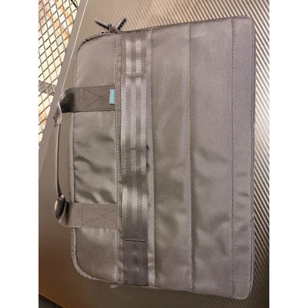 Dell EcoLoop Pro Sleeve 15-16 Black Laptop Case CV5623 Eco-Friendly Bag NWT - Picture 2 of 6